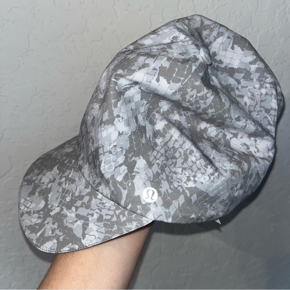 Lululemon Fast and Free Run Cap, gray snake camo - Picture 6 of 6
